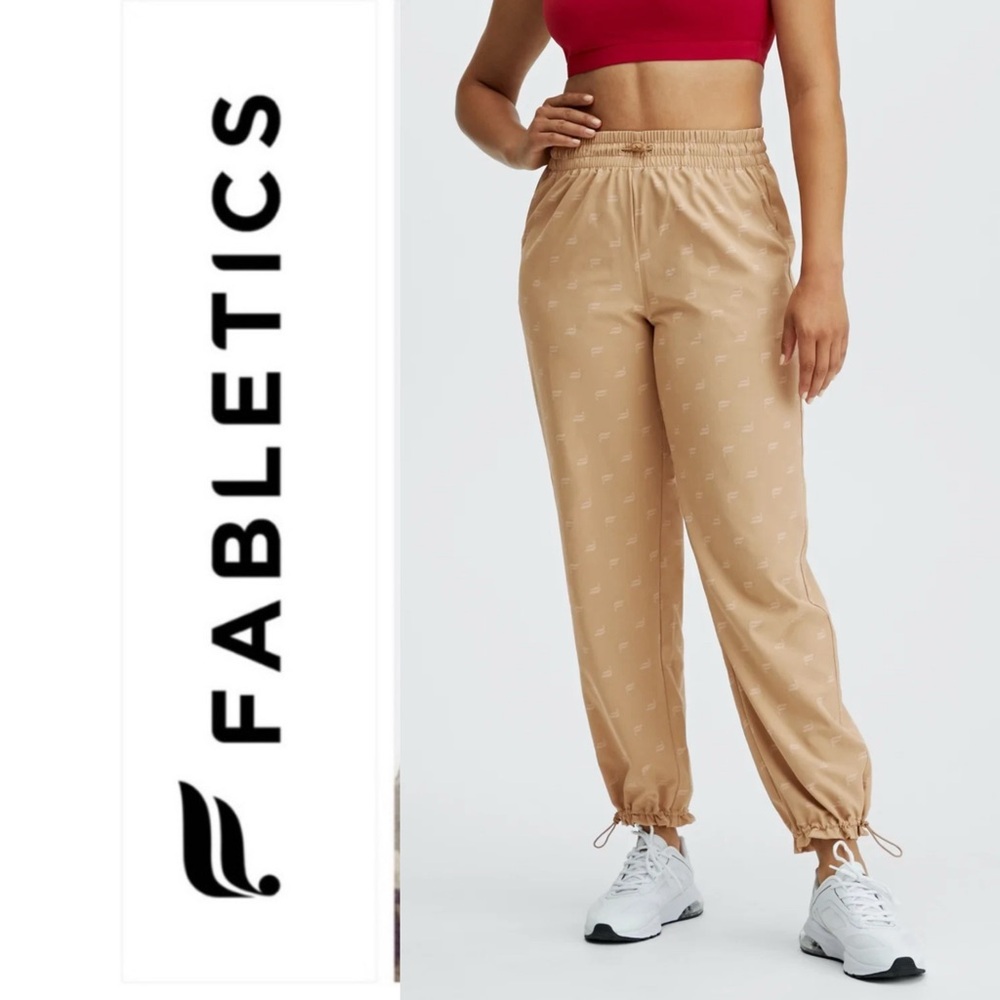 NWOT Fabletics Iggy Woven Pant S Tan Beige relaxed jogger light weight